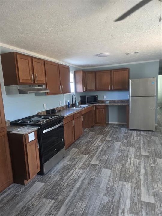 For Sale: $295,000 (3 beds, 2 baths, 1248 Square Feet)