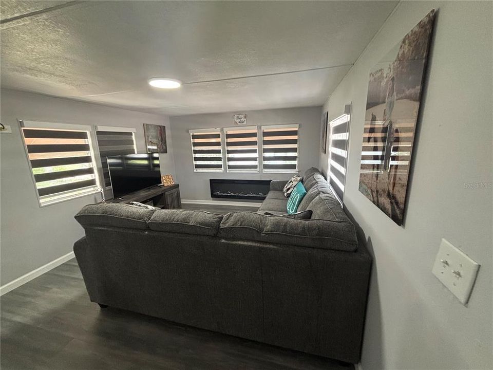 待售: $140,000 (2 贝兹, 1 浴室, 672 平方英尺)