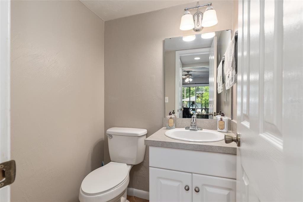 Active With Contract: $159,500 (3 beds, 2 baths, 1384 Square Feet)