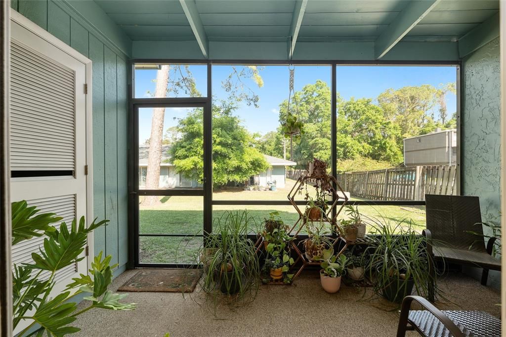 Active With Contract: $159,500 (3 beds, 2 baths, 1384 Square Feet)