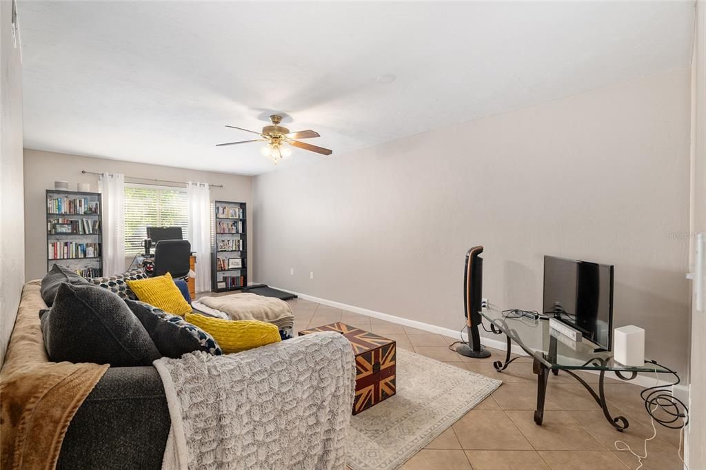 Active With Contract: $159,500 (3 beds, 2 baths, 1384 Square Feet)