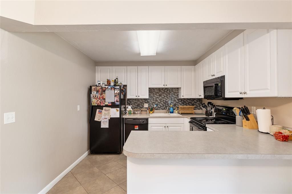 Active With Contract: $159,500 (3 beds, 2 baths, 1384 Square Feet)