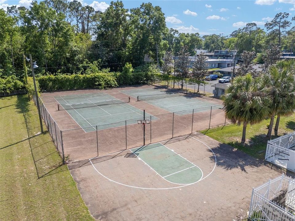 Active With Contract: $159,500 (3 beds, 2 baths, 1384 Square Feet)