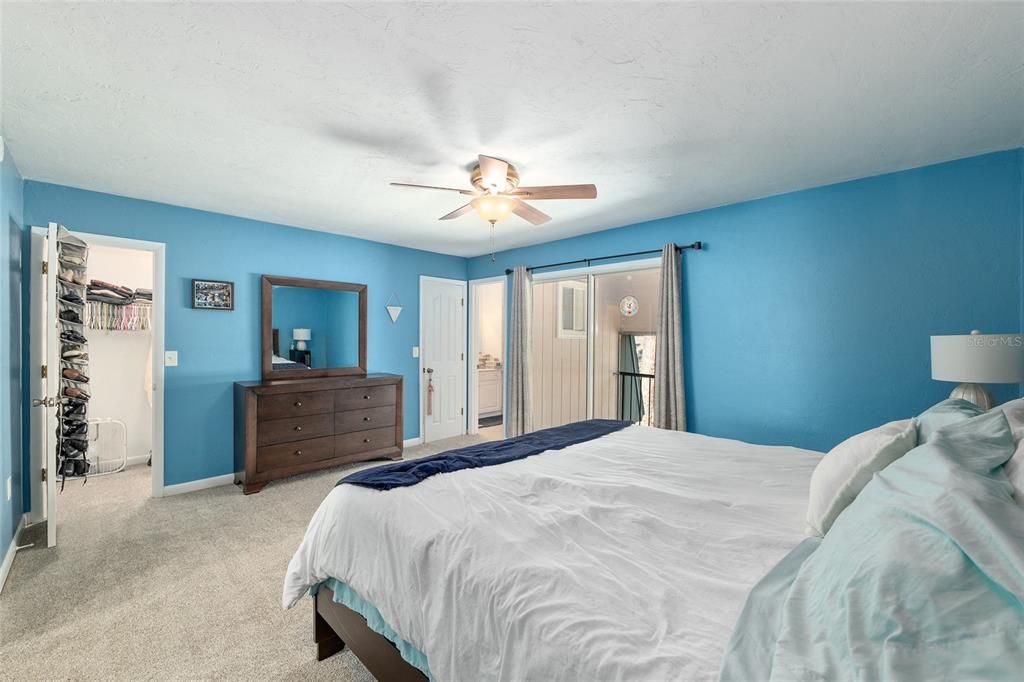 Active With Contract: $159,500 (3 beds, 2 baths, 1384 Square Feet)