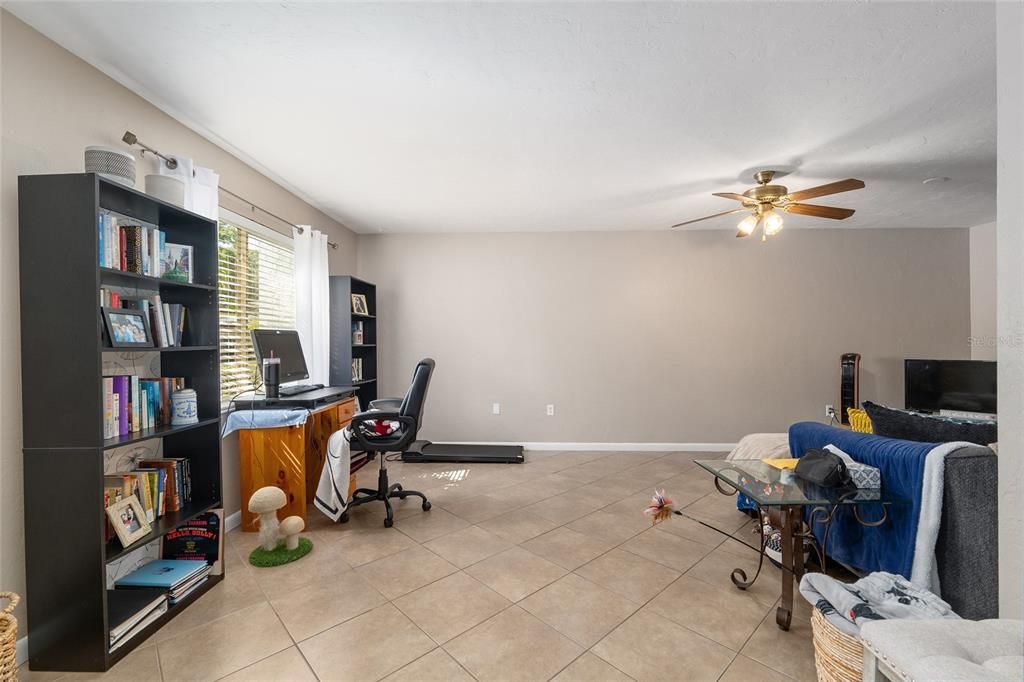 Active With Contract: $159,500 (3 beds, 2 baths, 1384 Square Feet)