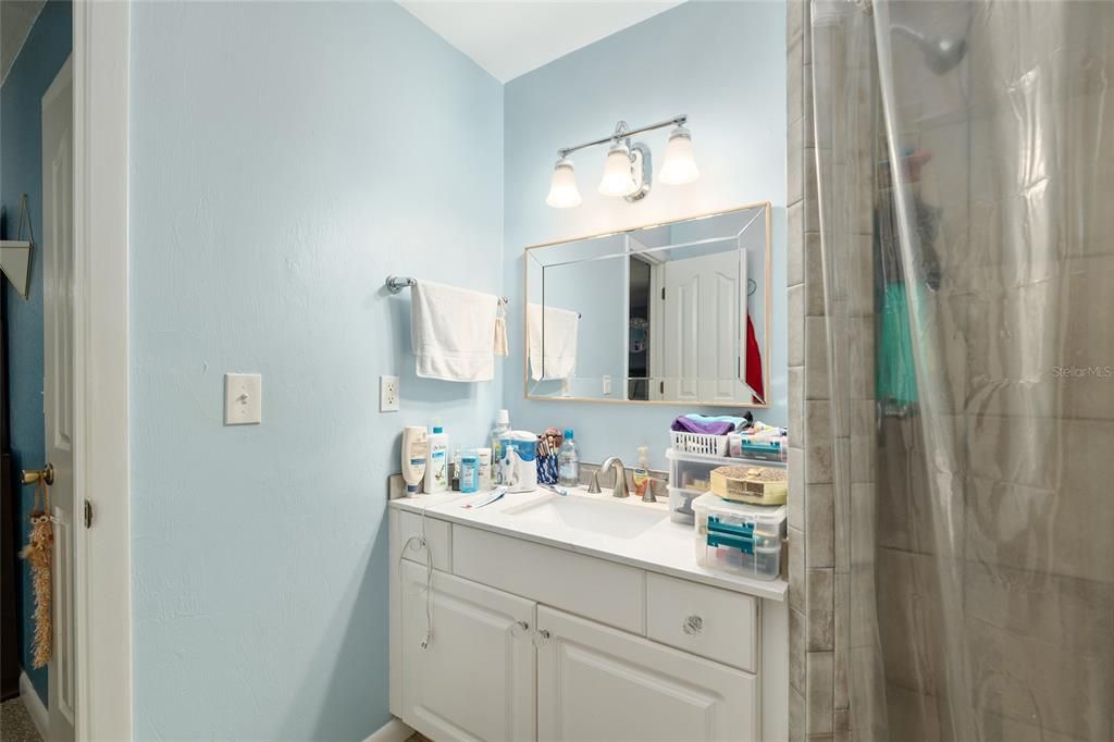 Active With Contract: $159,500 (3 beds, 2 baths, 1384 Square Feet)