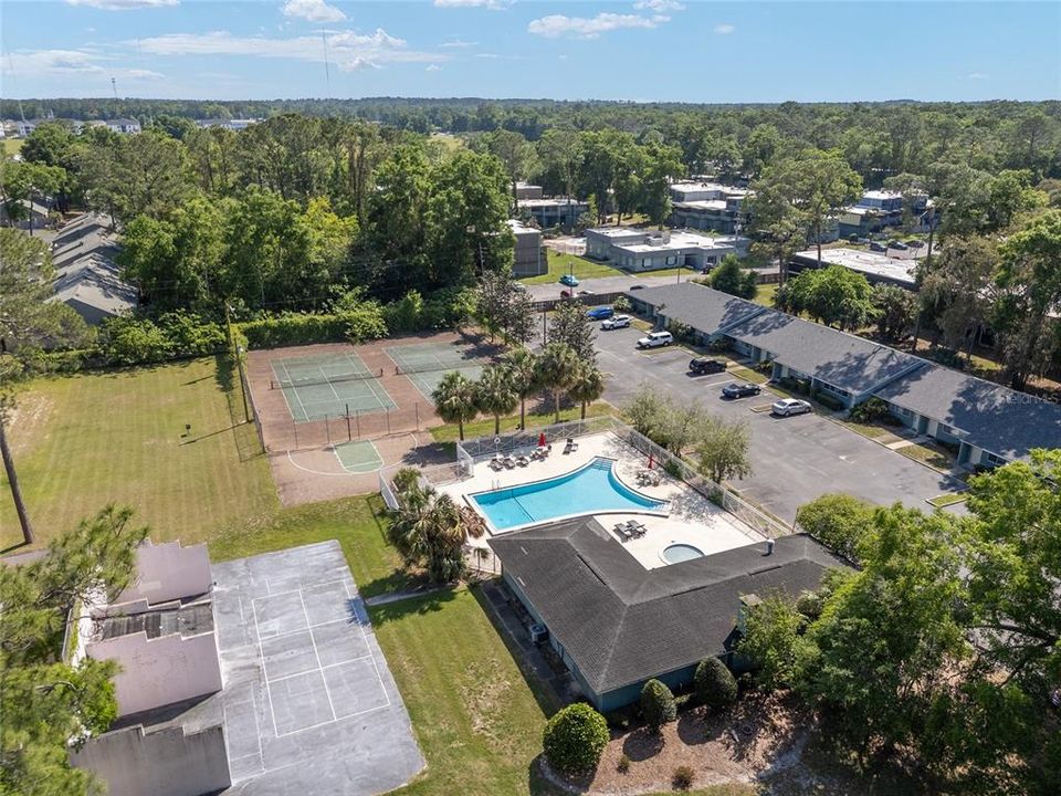 Active With Contract: $159,500 (3 beds, 2 baths, 1384 Square Feet)