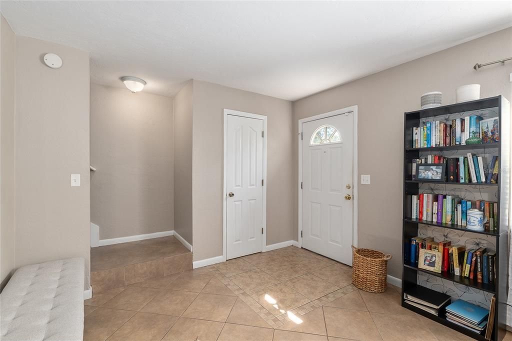 Active With Contract: $159,500 (3 beds, 2 baths, 1384 Square Feet)