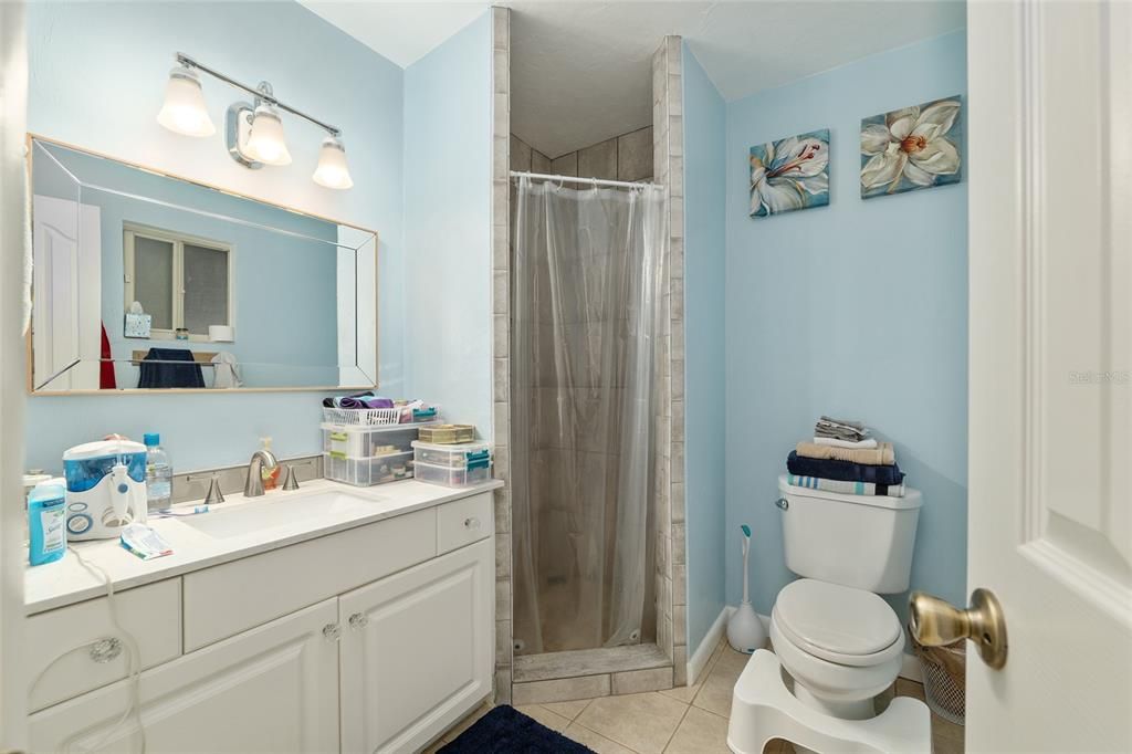 Active With Contract: $159,500 (3 beds, 2 baths, 1384 Square Feet)