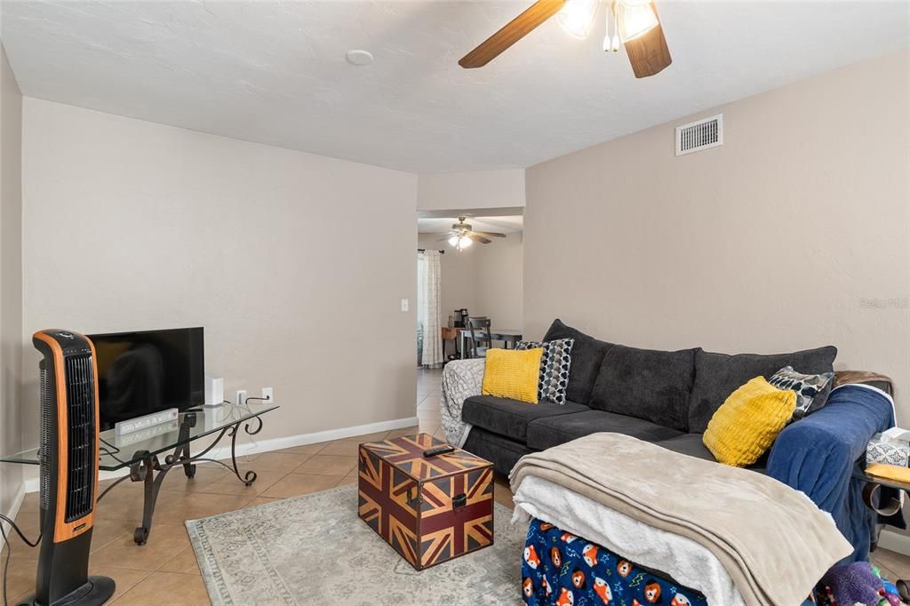 Active With Contract: $159,500 (3 beds, 2 baths, 1384 Square Feet)