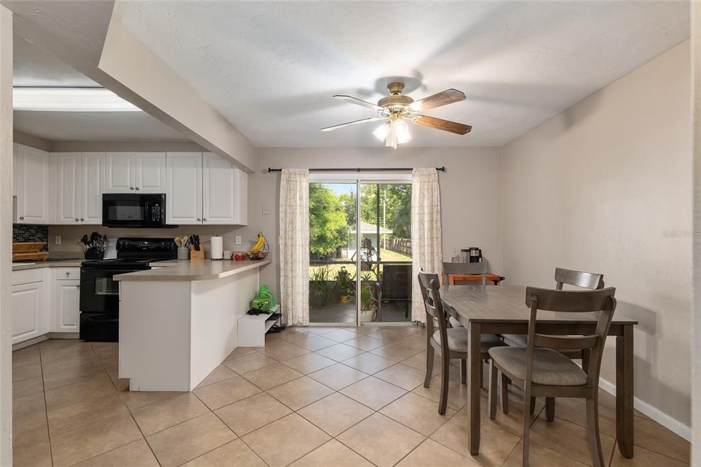 Active With Contract: $159,500 (3 beds, 2 baths, 1384 Square Feet)