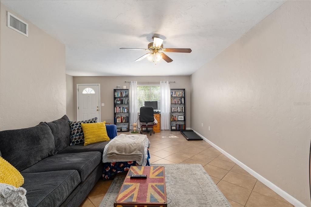 Active With Contract: $159,500 (3 beds, 2 baths, 1384 Square Feet)