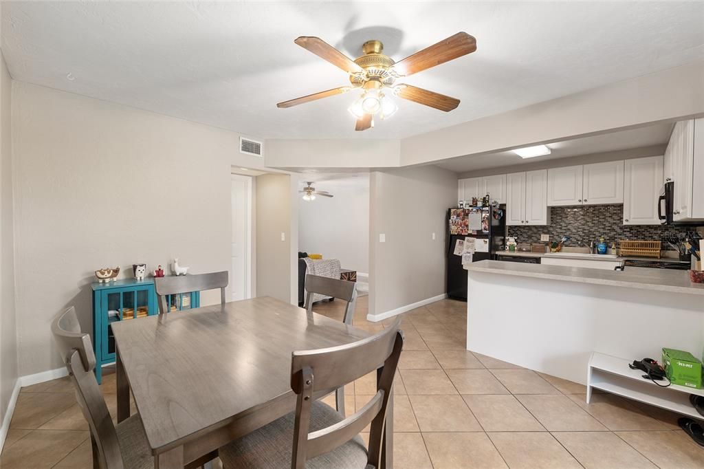 Active With Contract: $159,500 (3 beds, 2 baths, 1384 Square Feet)