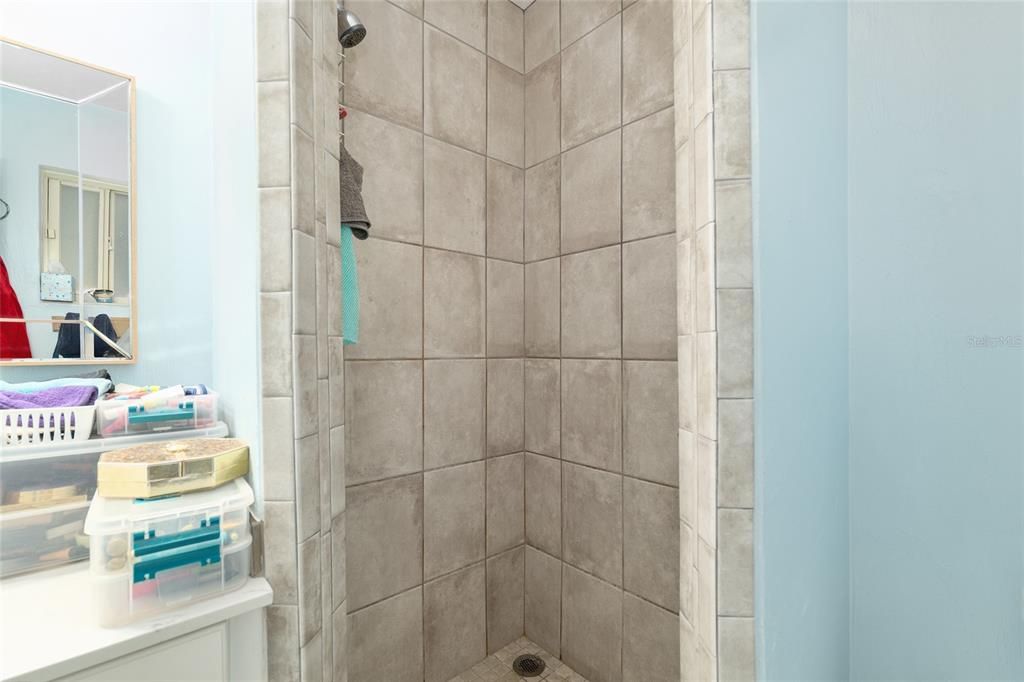 Active With Contract: $159,500 (3 beds, 2 baths, 1384 Square Feet)