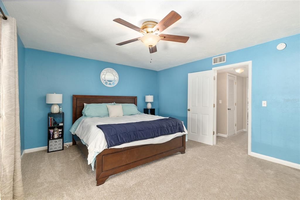 Active With Contract: $159,500 (3 beds, 2 baths, 1384 Square Feet)