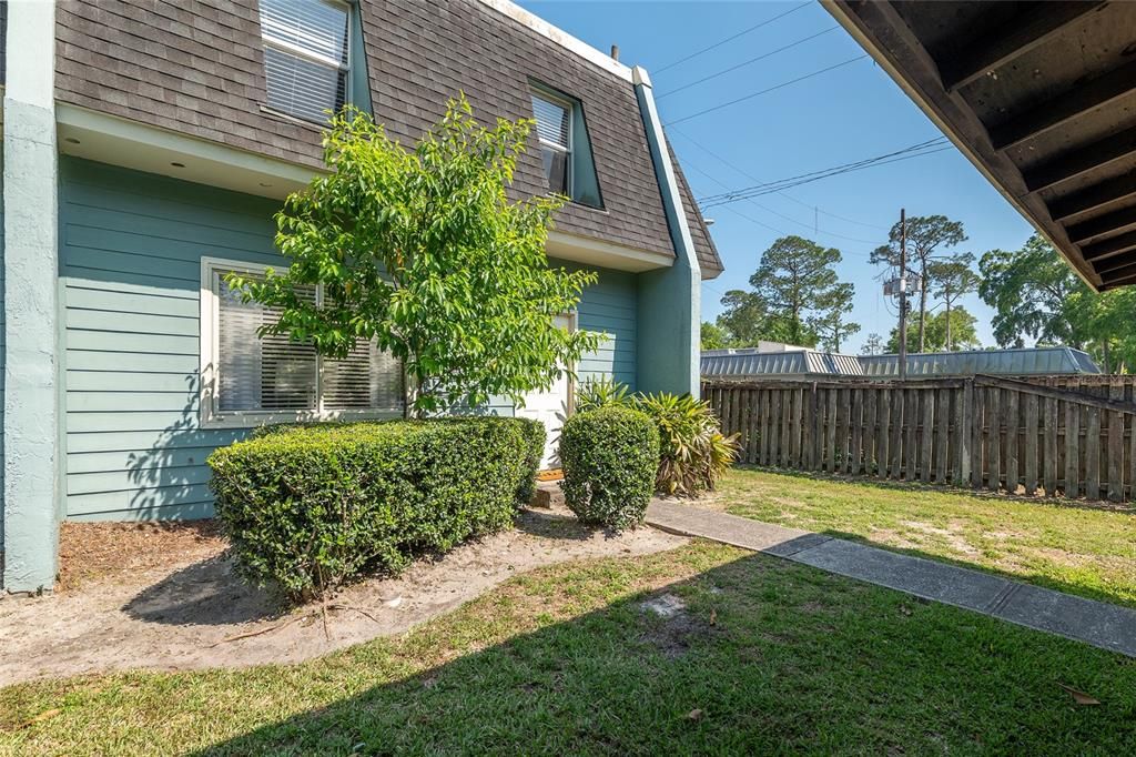 Active With Contract: $159,500 (3 beds, 2 baths, 1384 Square Feet)