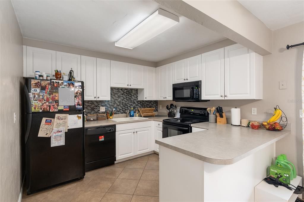 Active With Contract: $159,500 (3 beds, 2 baths, 1384 Square Feet)
