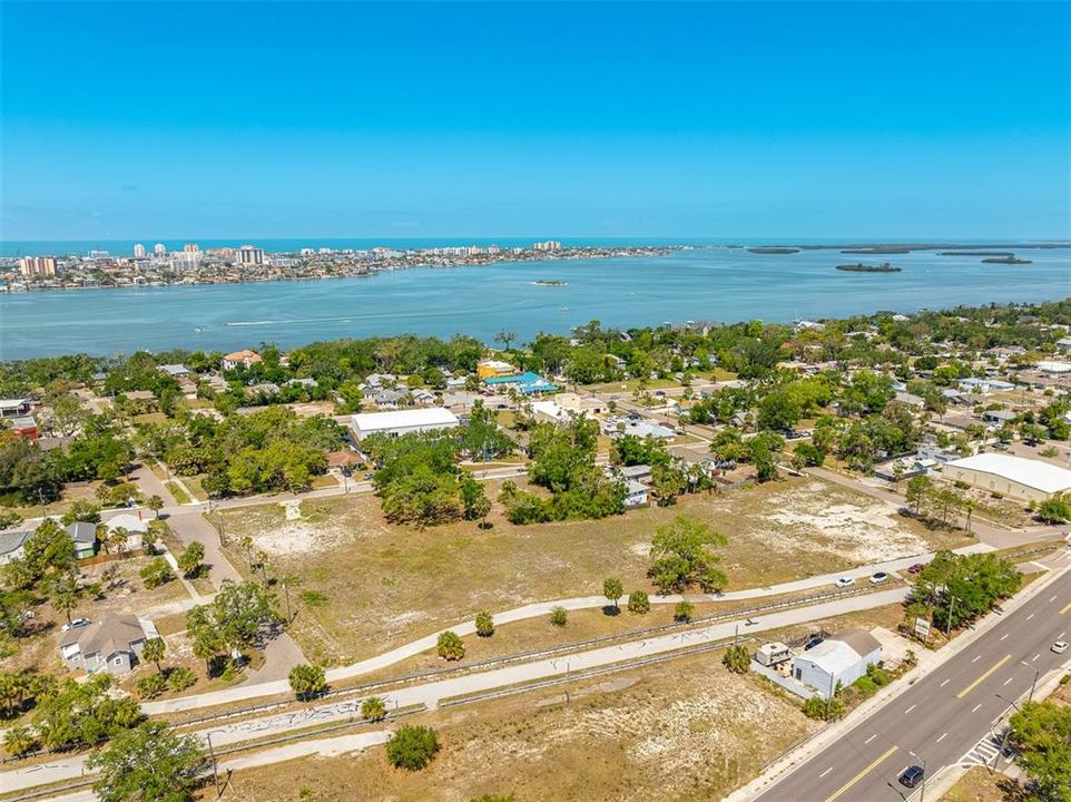 合同活跃: $2,750,000 (2.21 acres)