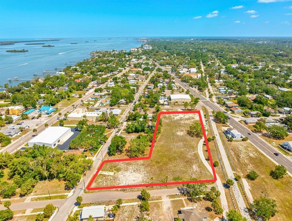 合同活跃: $2,750,000 (2.21 acres)