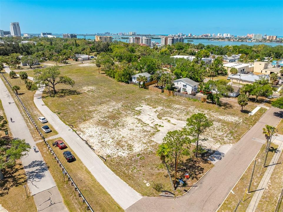 合同活跃: $2,750,000 (2.21 acres)