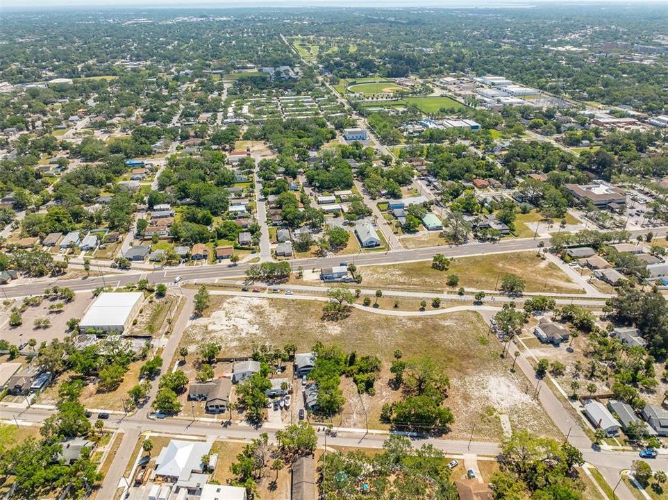 合同活跃: $2,750,000 (2.21 acres)