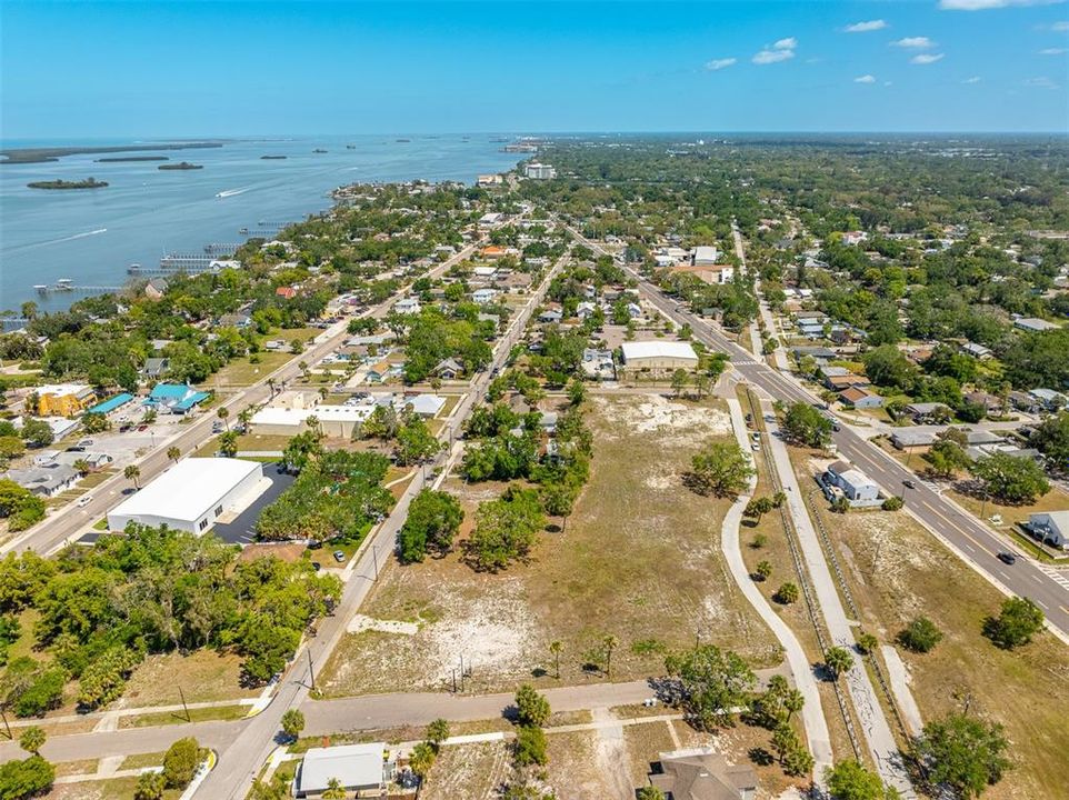 合同活跃: $2,750,000 (2.21 acres)