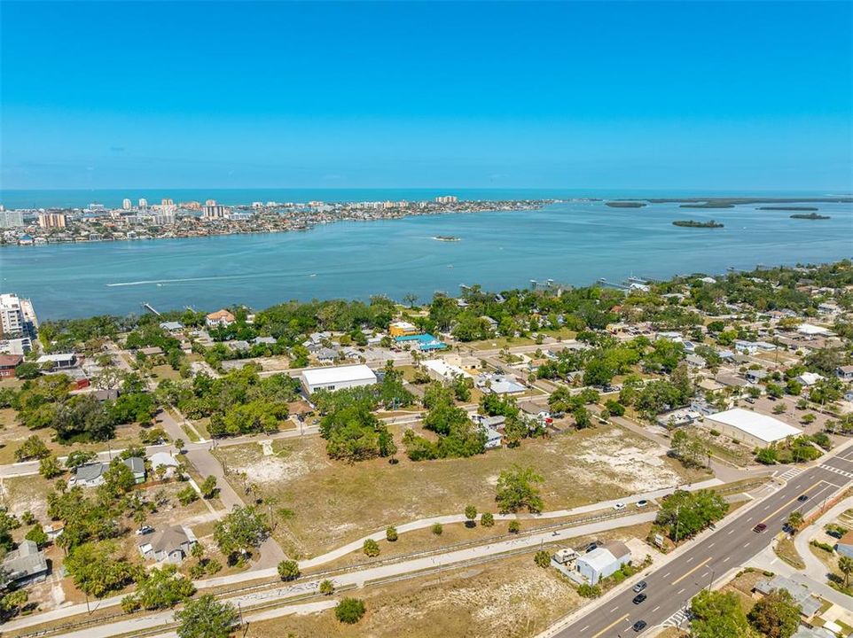 合同活跃: $2,750,000 (2.21 acres)