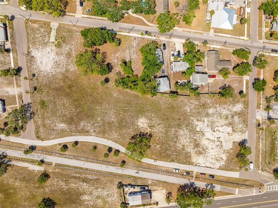 合同活跃: $2,750,000 (2.21 acres)