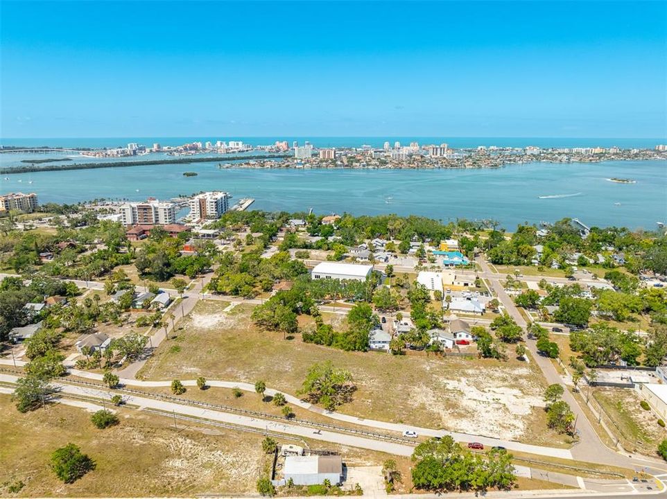 合同活跃: $2,750,000 (2.21 acres)