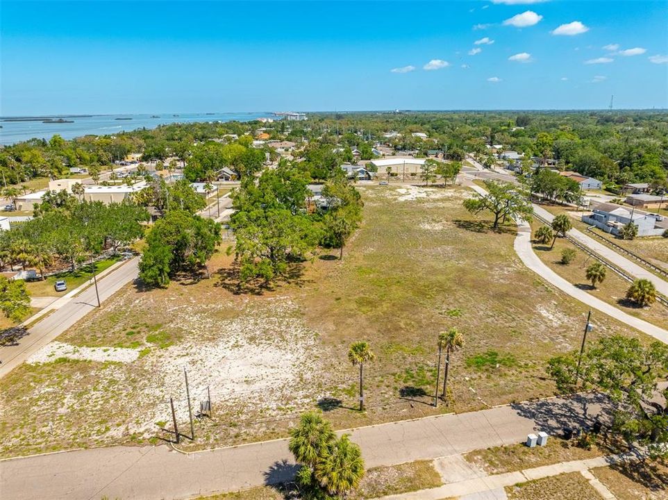 合同活跃: $1,799,000 (0.85 acres)