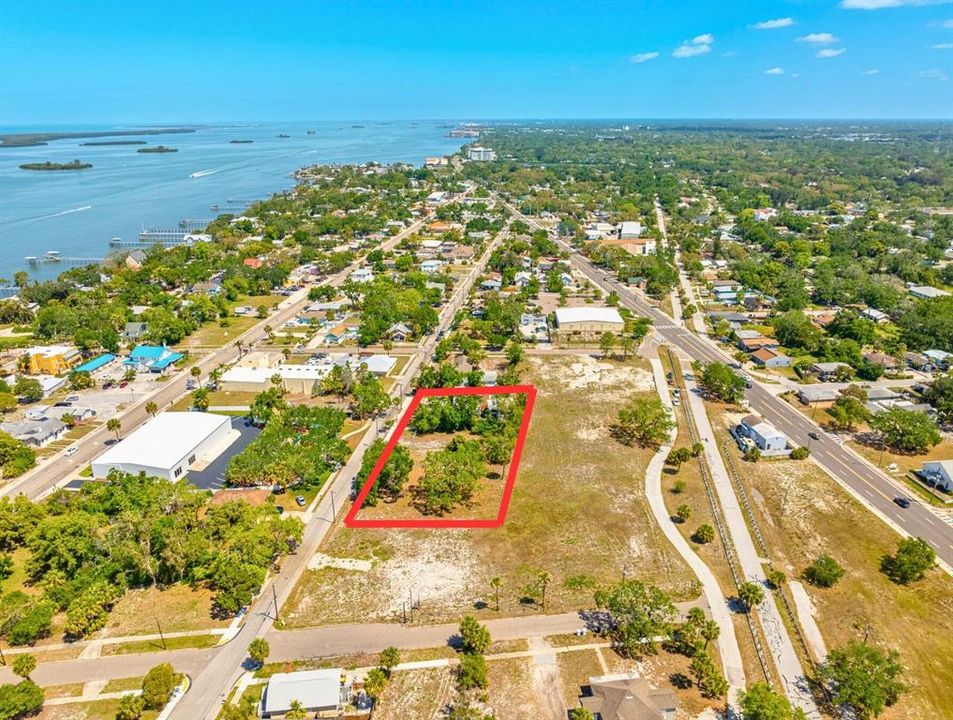 合同活跃: $1,799,000 (0.85 acres)