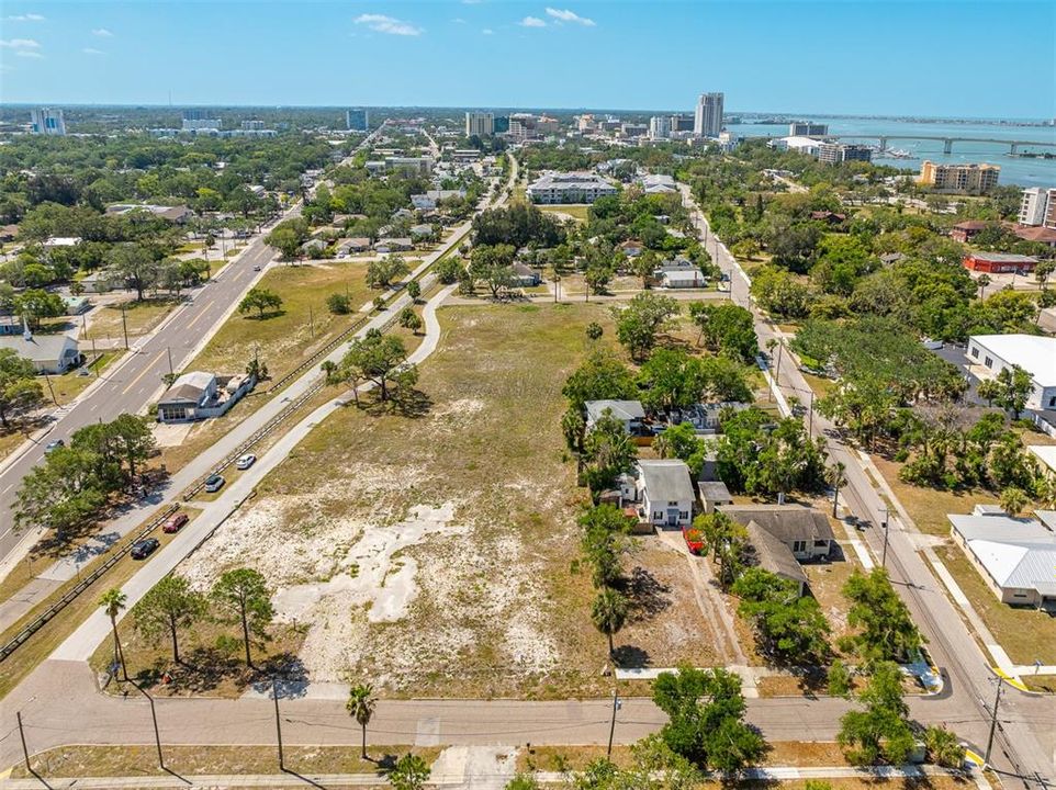 合同活跃: $1,799,000 (0.85 acres)