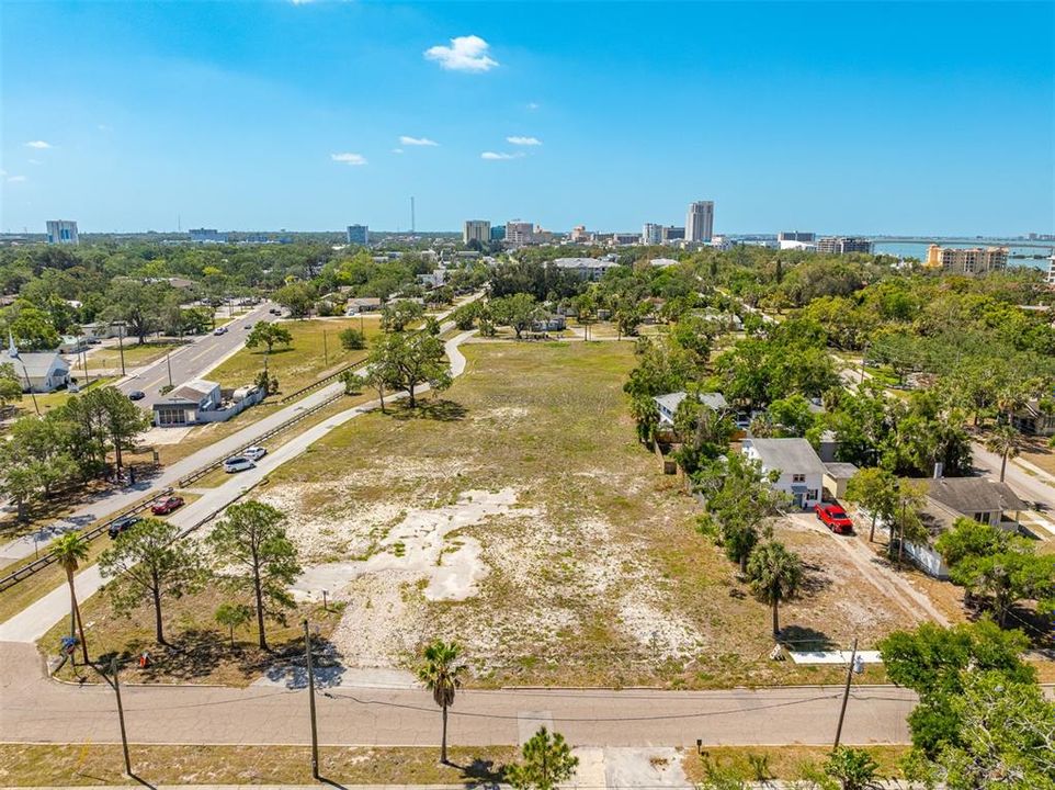 合同活跃: $1,799,000 (0.85 acres)