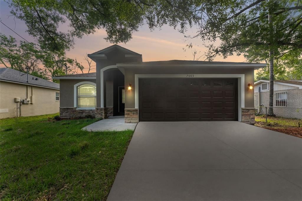 Recently Rented: $2,550 (3 beds, 2 baths, 1327 Square Feet)