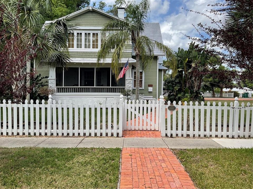 Recently Sold: $935,000 (3 beds, 3 baths, 2618 Square Feet)