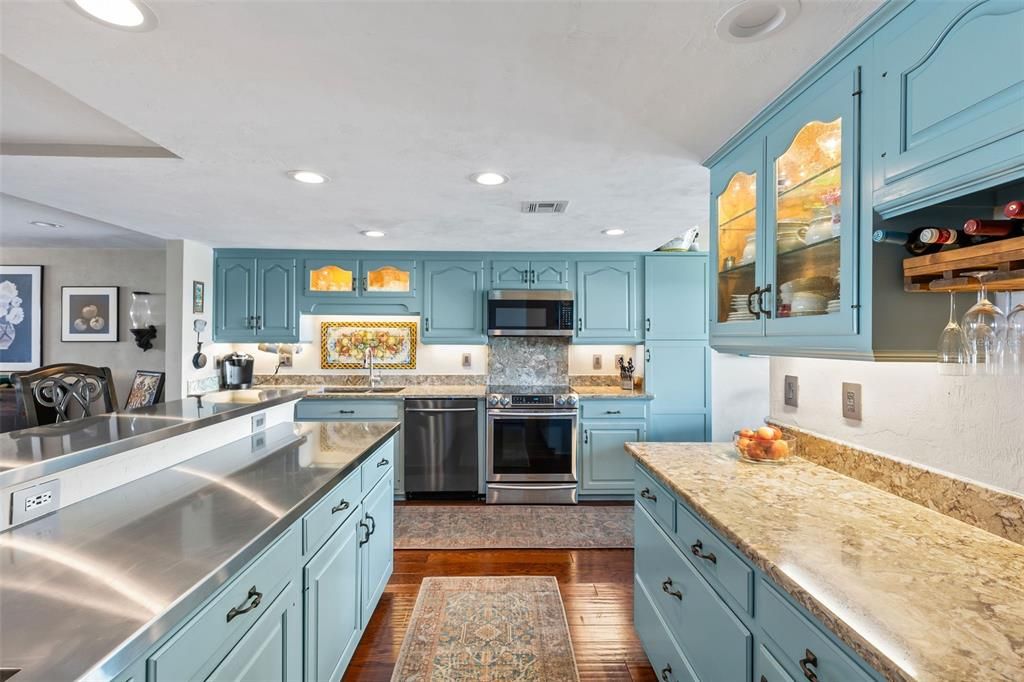 For Sale: $1,399,900 (3 beds, 3 baths, 2822 Square Feet)