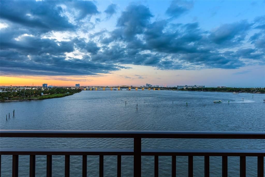 For Sale: $1,399,900 (3 beds, 3 baths, 2822 Square Feet)