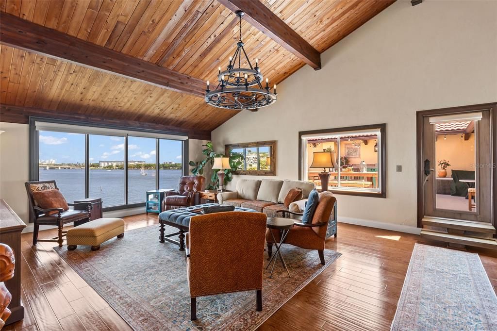 For Sale: $1,399,900 (3 beds, 3 baths, 2822 Square Feet)