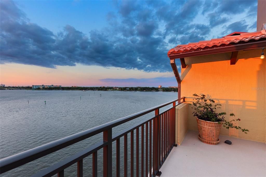 For Sale: $1,399,900 (3 beds, 3 baths, 2822 Square Feet)