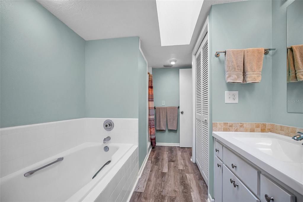 For Sale: $885,000 (4 beds, 3 baths, 2845 Square Feet)