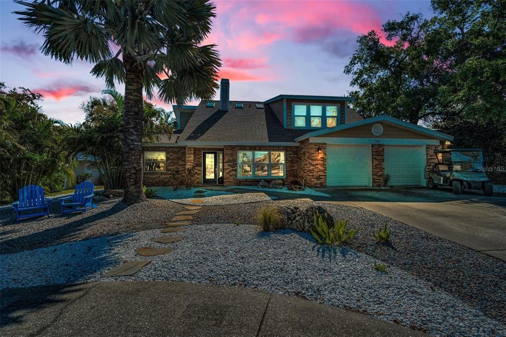 For Sale: $885,000 (4 beds, 3 baths, 2845 Square Feet)