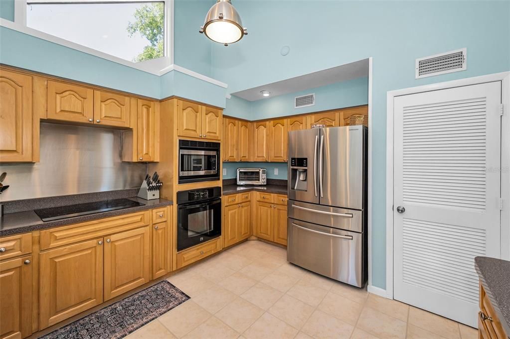 For Sale: $885,000 (4 beds, 3 baths, 2845 Square Feet)