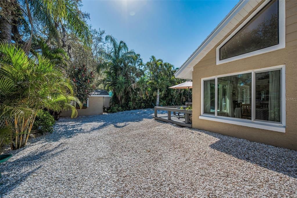 For Sale: $885,000 (4 beds, 3 baths, 2845 Square Feet)