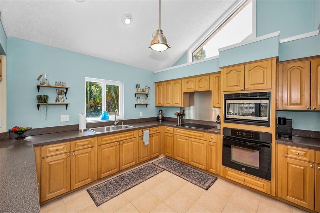For Sale: $885,000 (4 beds, 3 baths, 2845 Square Feet)