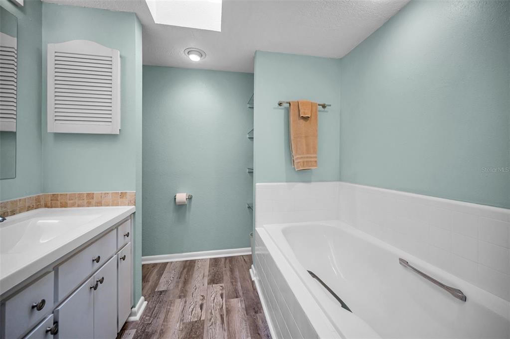 For Sale: $885,000 (4 beds, 3 baths, 2845 Square Feet)