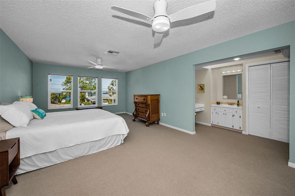For Sale: $885,000 (4 beds, 3 baths, 2845 Square Feet)