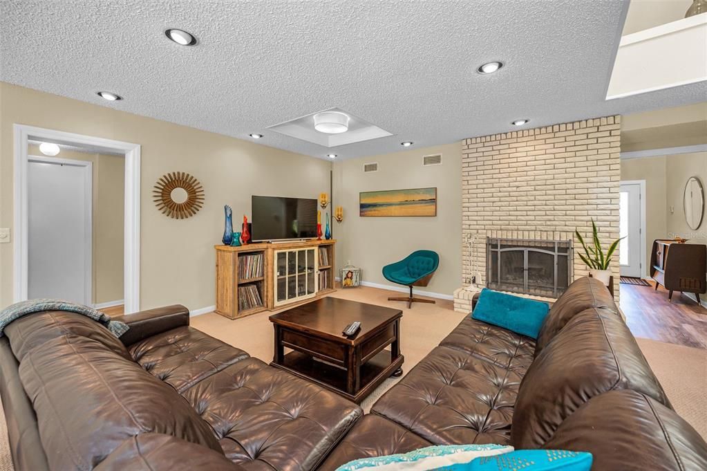 For Sale: $885,000 (4 beds, 3 baths, 2845 Square Feet)