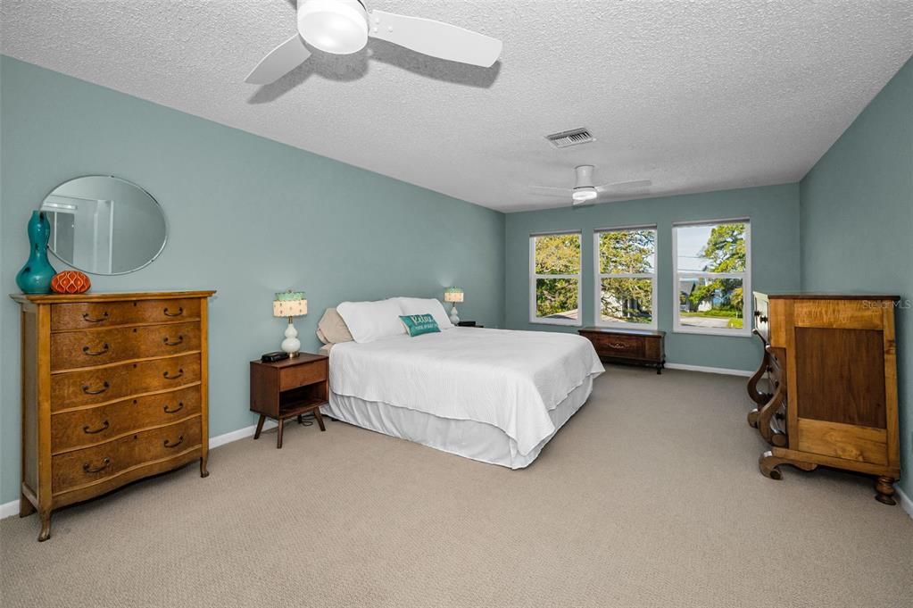 For Sale: $885,000 (4 beds, 3 baths, 2845 Square Feet)
