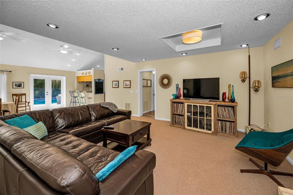 For Sale: $885,000 (4 beds, 3 baths, 2845 Square Feet)