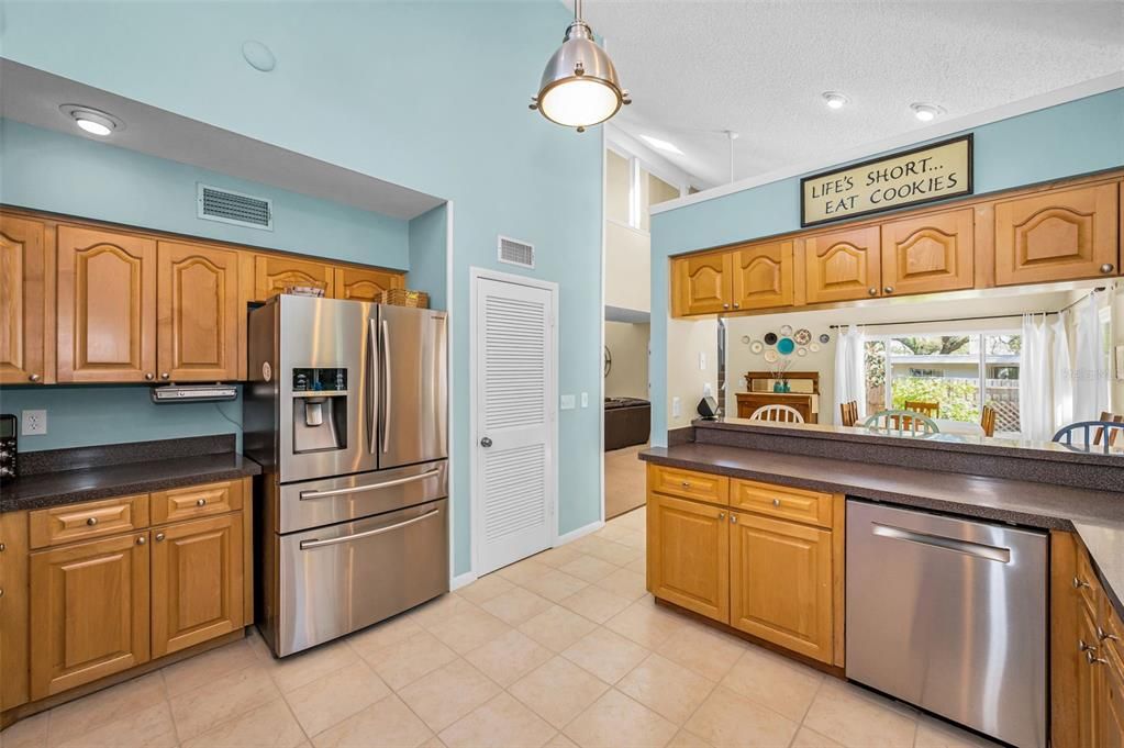 For Sale: $885,000 (4 beds, 3 baths, 2845 Square Feet)